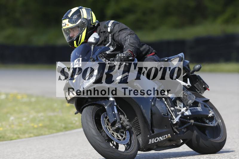 Archiv-2025/09 22.04.2025 Cornu Master School ADR/rot-rouge/34